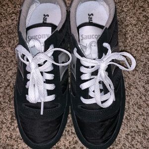 Women Saucony Tennis shoes, BRAND NEW